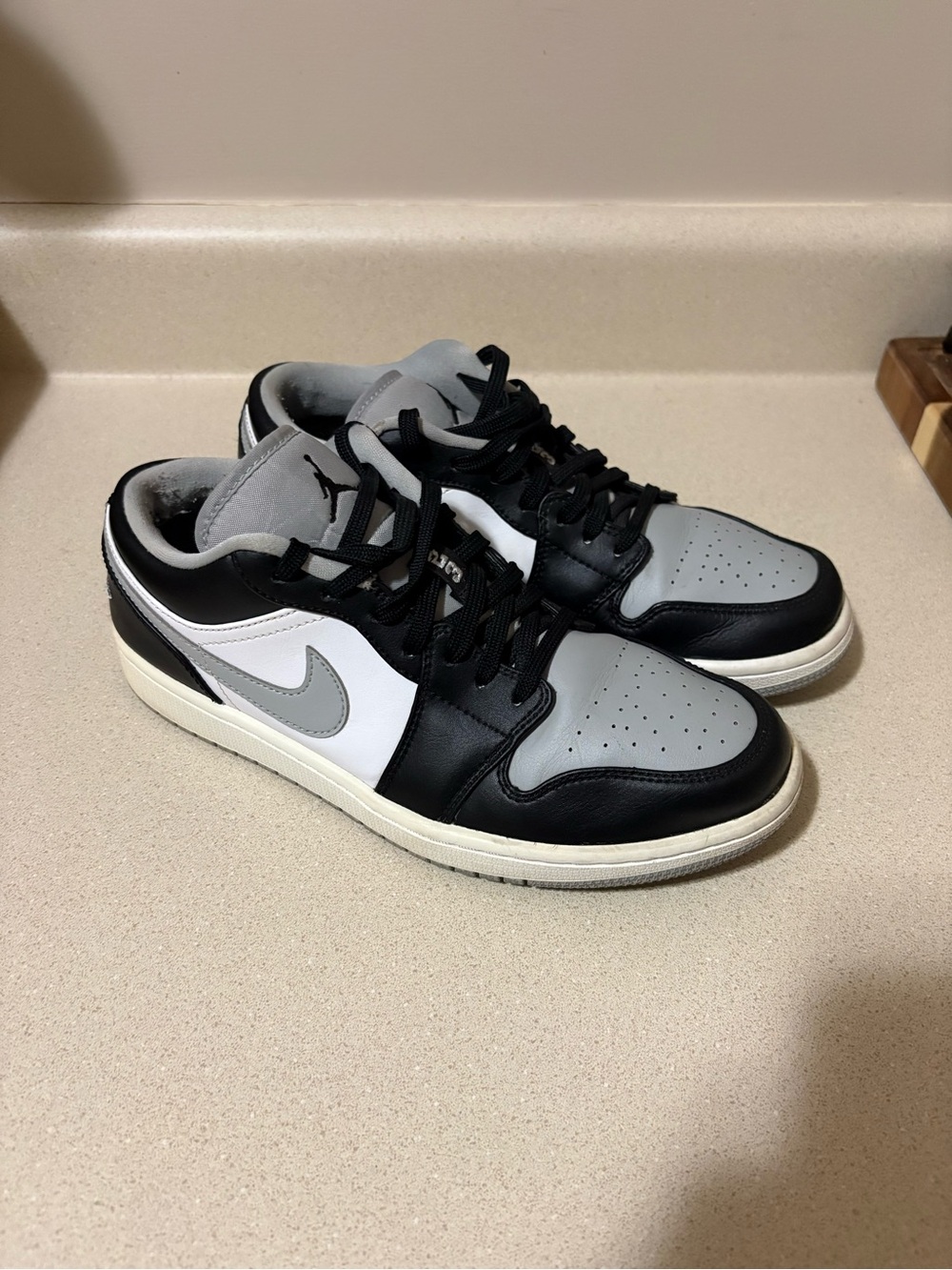 Nike air Jordan Low-Top Sneakers in Black, Gray and White